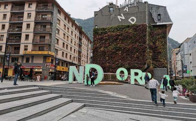 a photo og a father with 2 small boys enjoying one of the parks in andorra in a slow travel way.