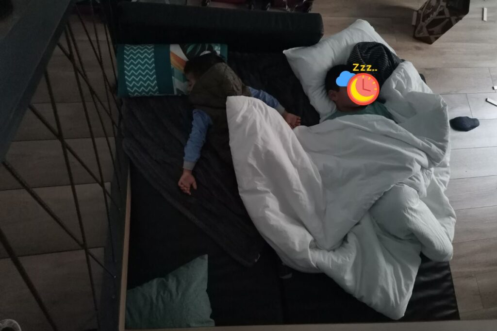 photo of 2 kids sleeping in the sofa bed Grandera Apart's - Carbonell 1.